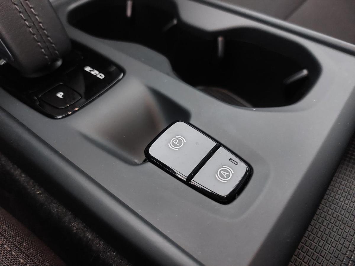 volvo-xc40-2021-hibrido-a-gasolina-1477cc