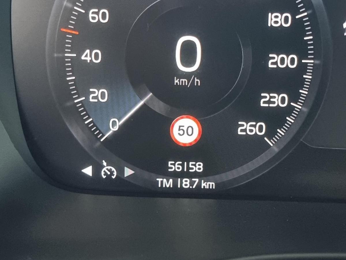 volvo-xc40-2022-hibrido-a-gasolina-1477cc