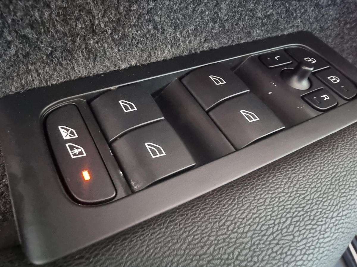 volvo-xc40-2022-hibrido-a-gasolina-1477cc