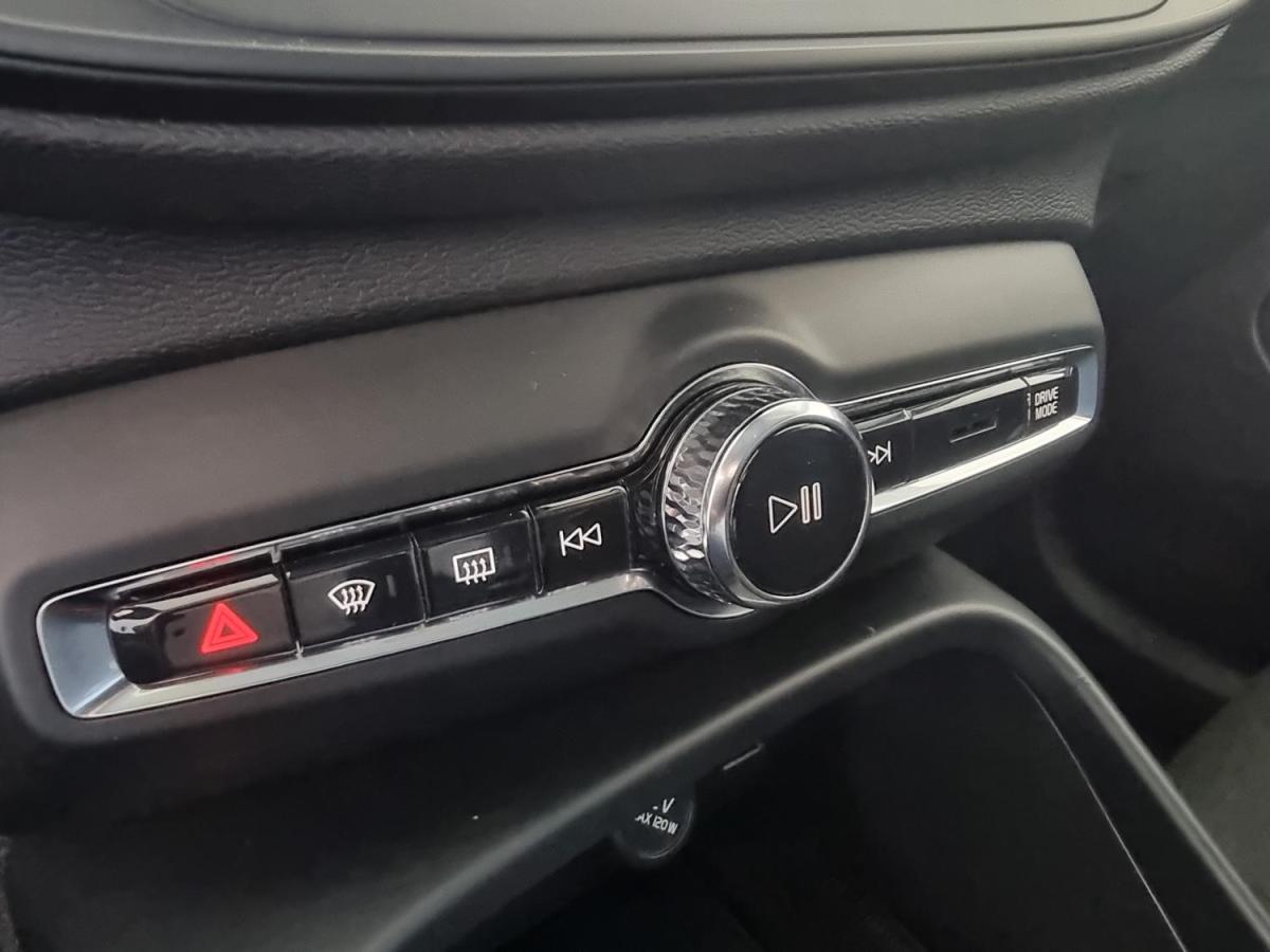 volvo-xc40-2022-hibrido-a-gasolina-1477cc