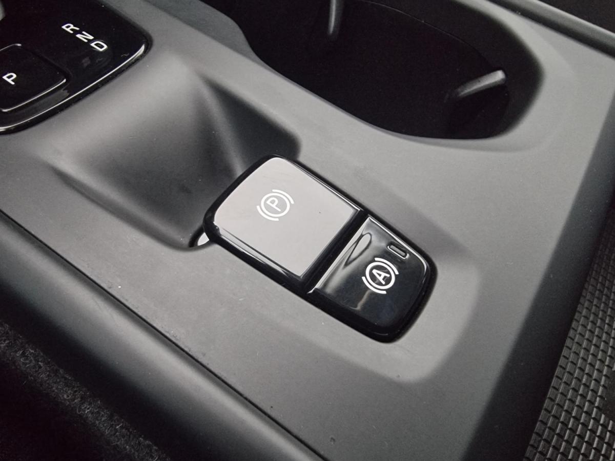 volvo-xc40-2022-hibrido-a-gasolina-1477cc