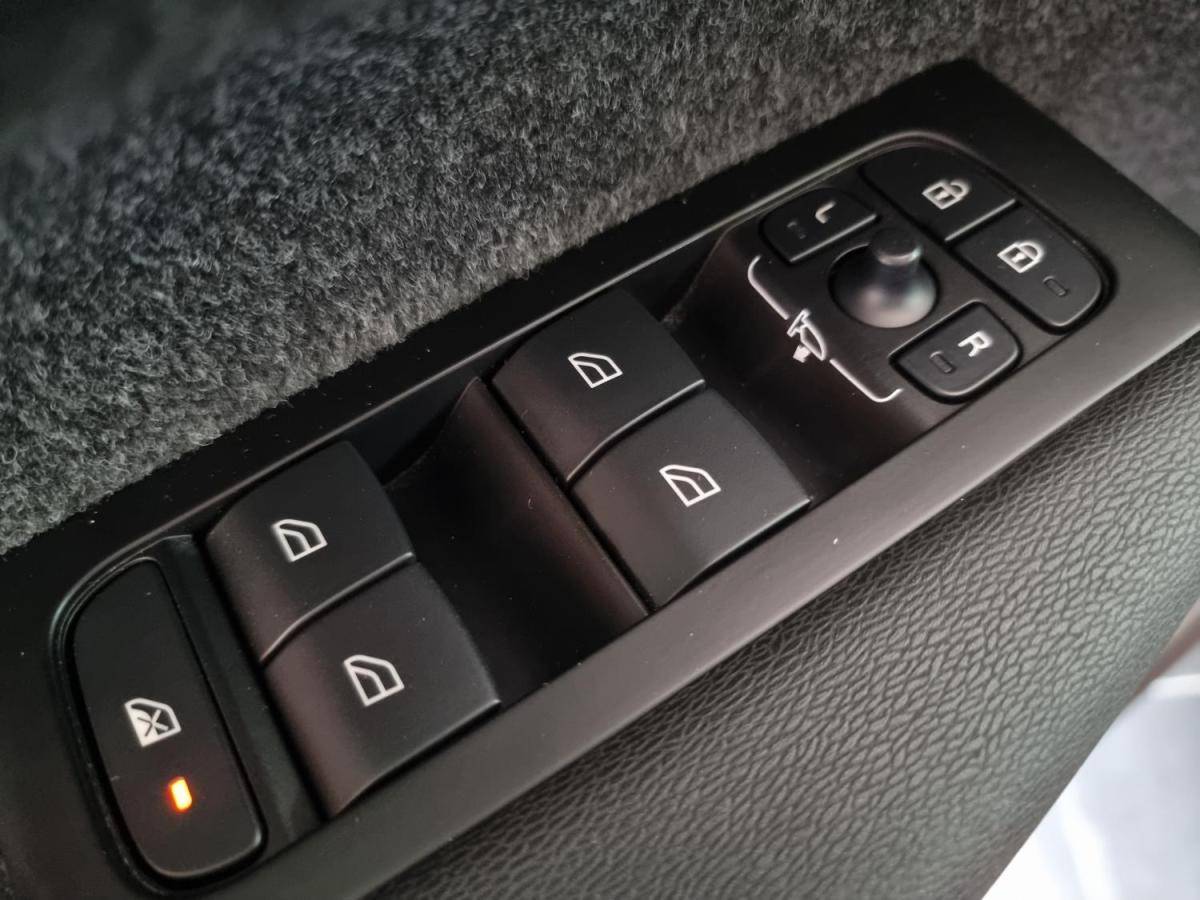 volvo-xc40-2022-hibrido-a-gasolina-1477cc