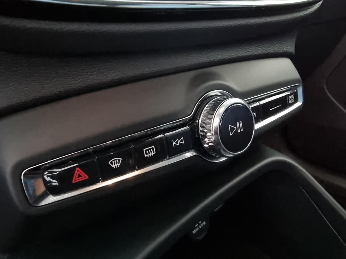 volvo-xc40-2022-hibrido-a-gasolina-1477cc