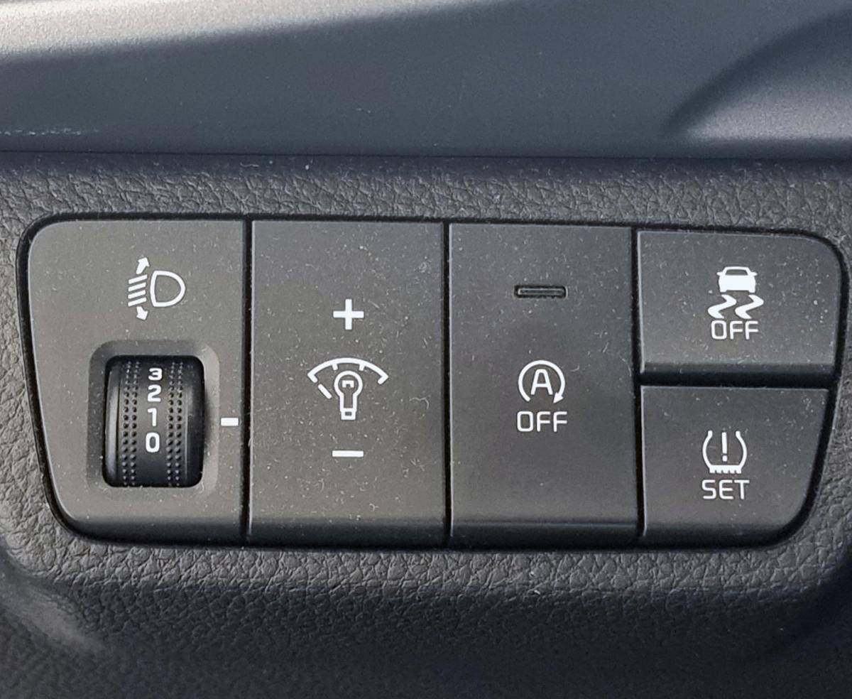 kia-stonic-2022-gasolina-1197cc