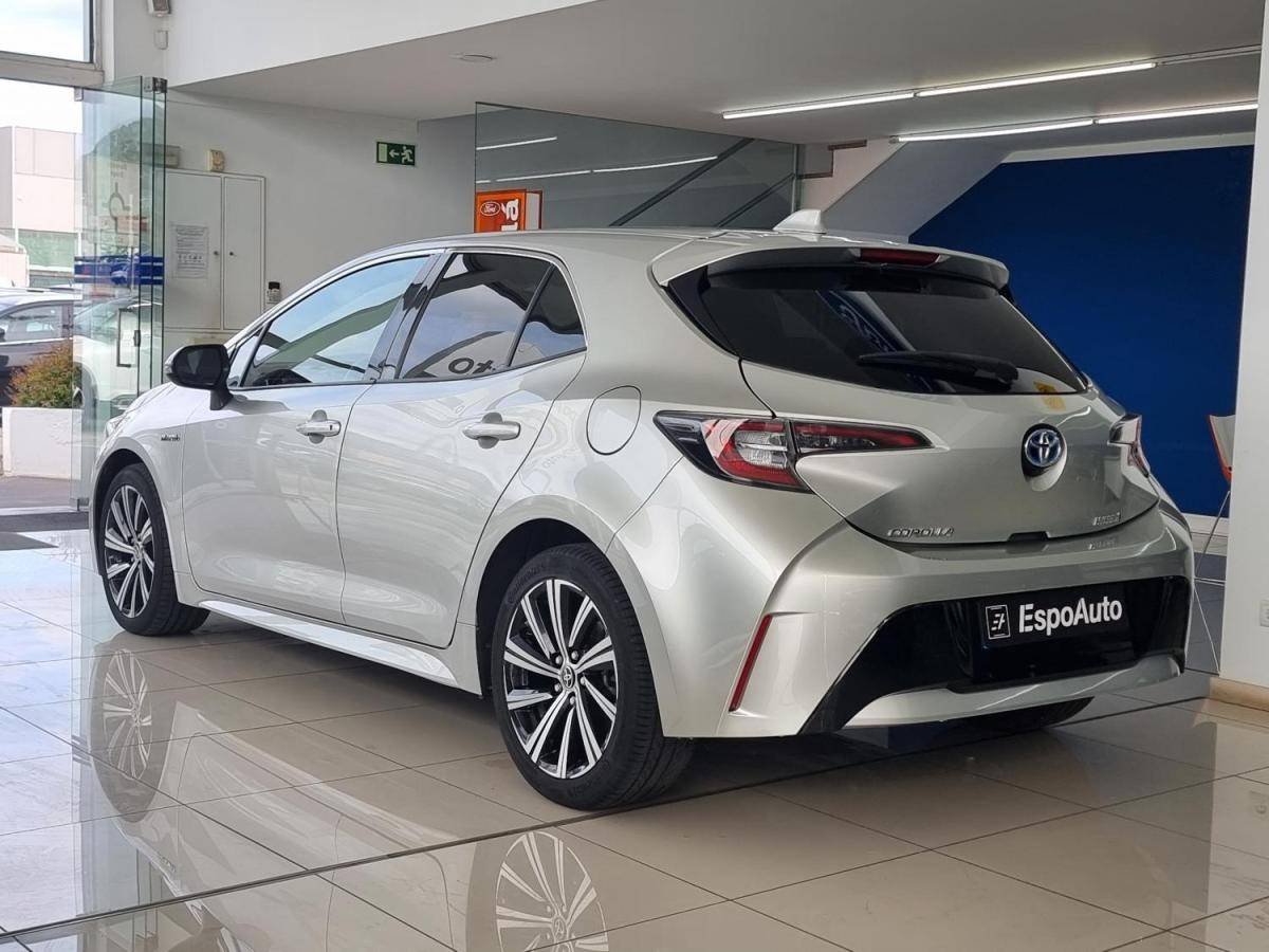 toyota-corolla-2022-hibrido-a-gasolina-1798cc