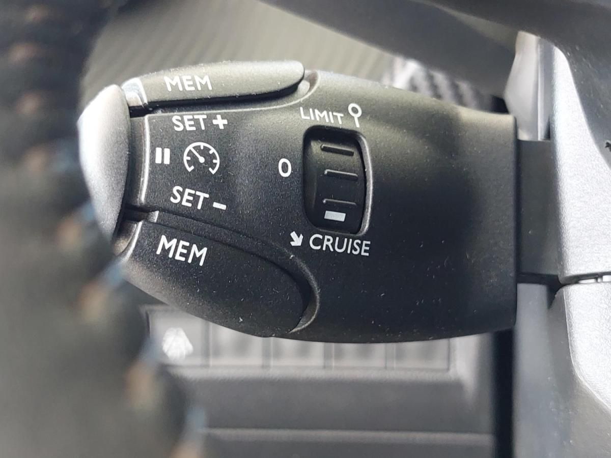 peugeot-2008-2021-diesel-1499cc