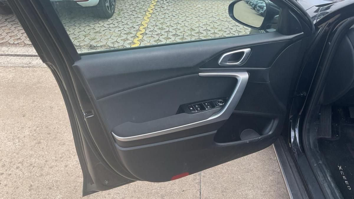 kia-xceed-2024-gasolina-998cc