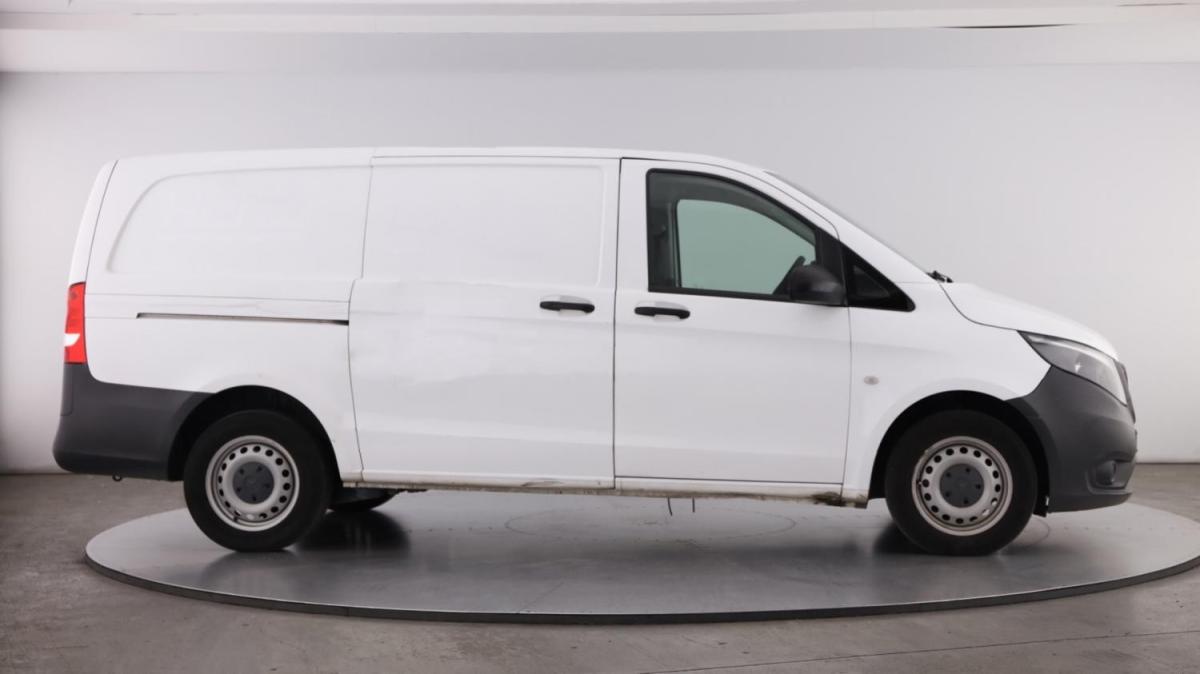 mercedes-benz-vito-2022-diesel-1950cc