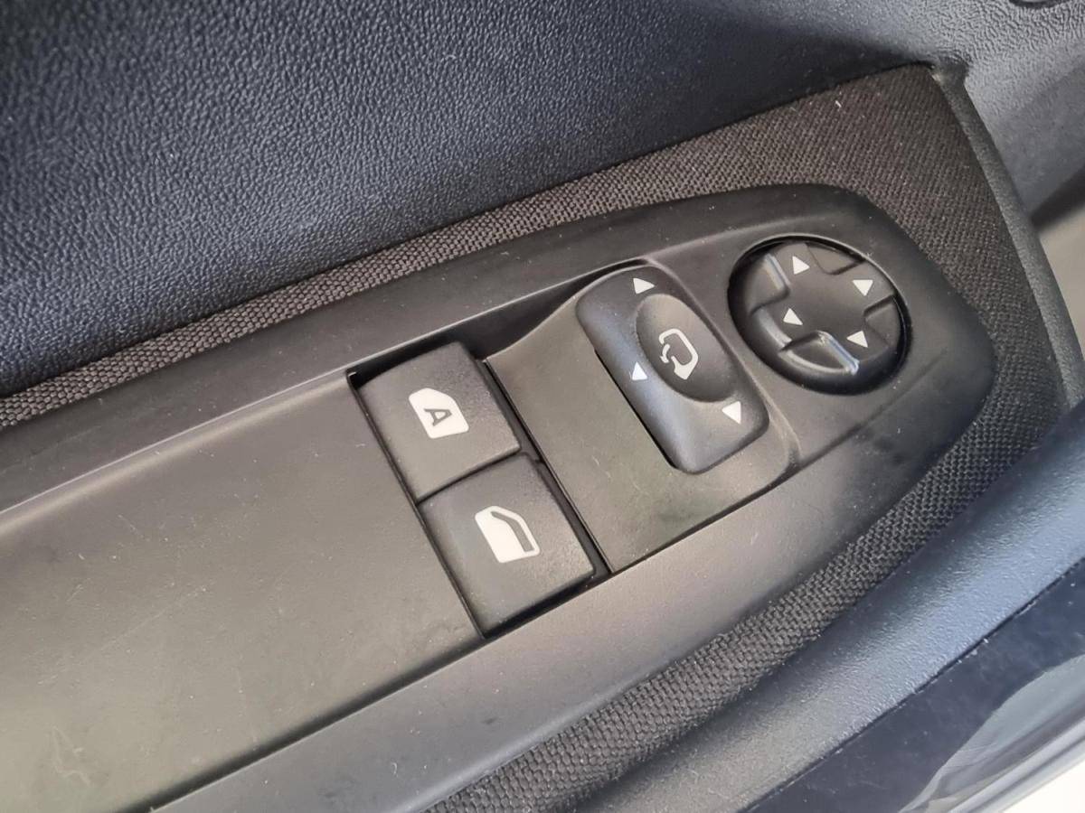 peugeot-208-2018-gasolina-1199cc