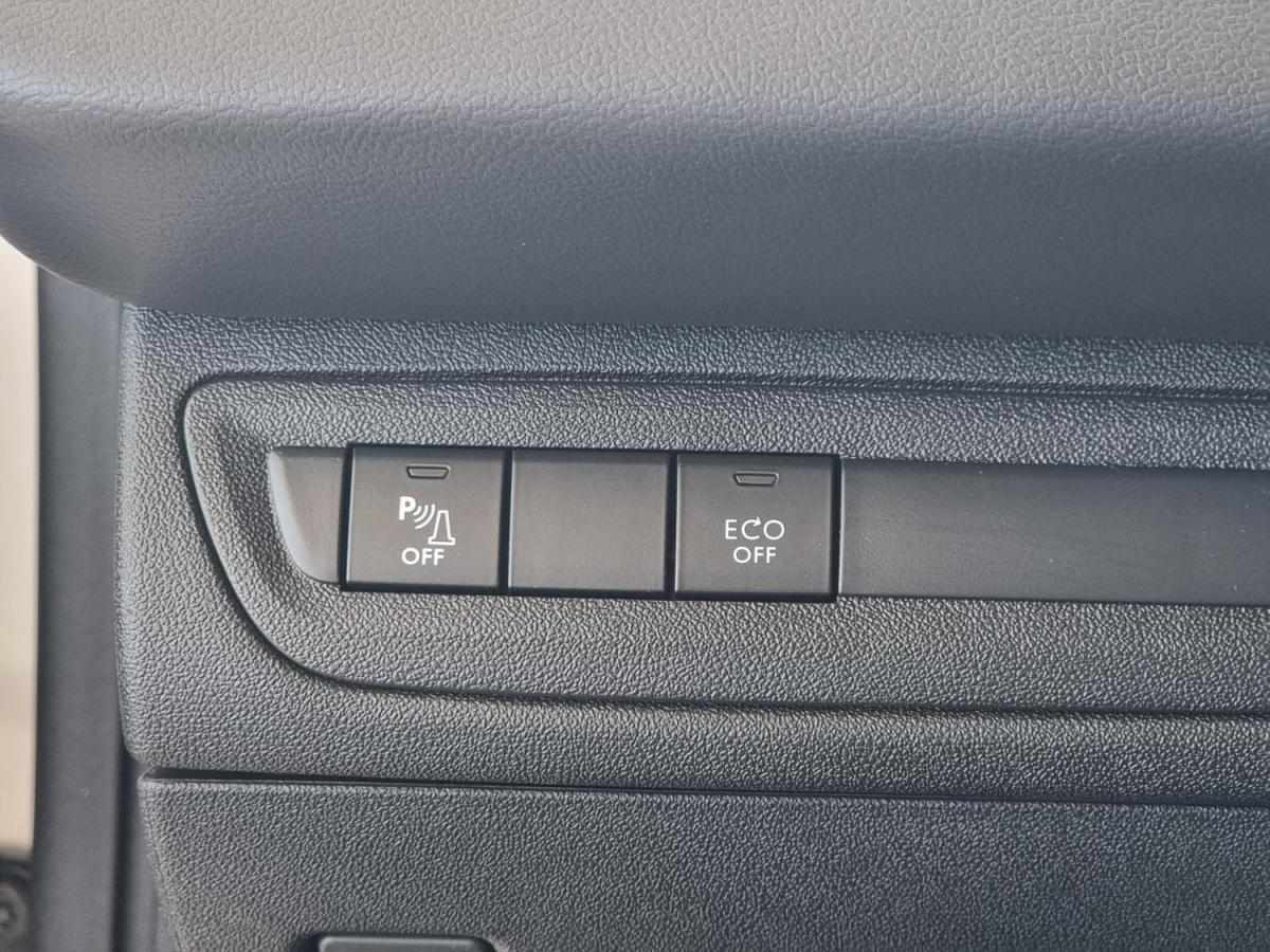 peugeot-208-2018-gasolina-1199cc