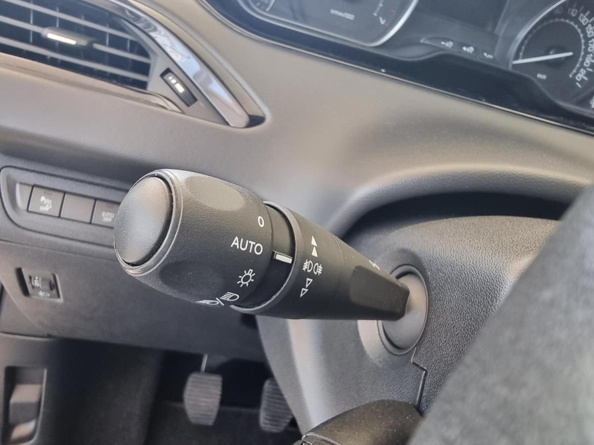 peugeot-208-2018-gasolina-1199cc