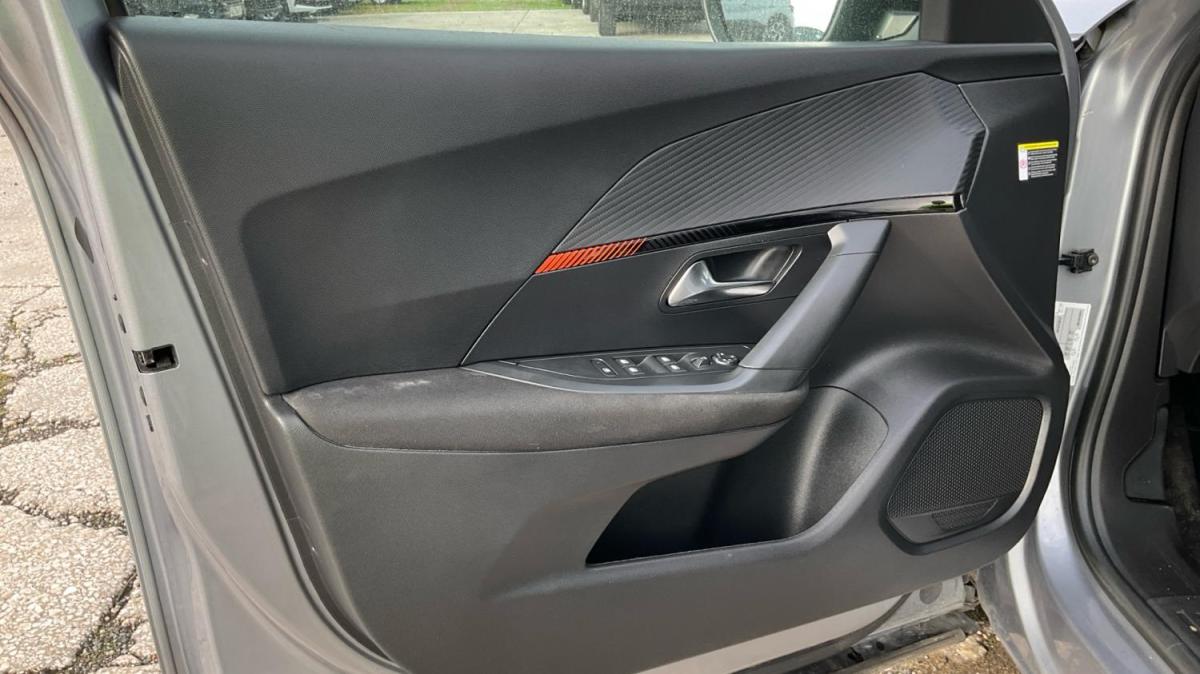 peugeot-e-2008-2023-eletrico-0cc