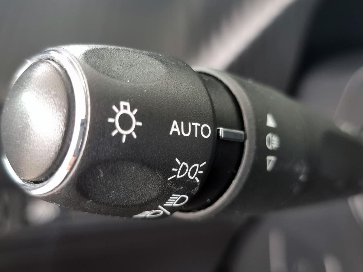 peugeot-208-2021-gasolina-1199cc