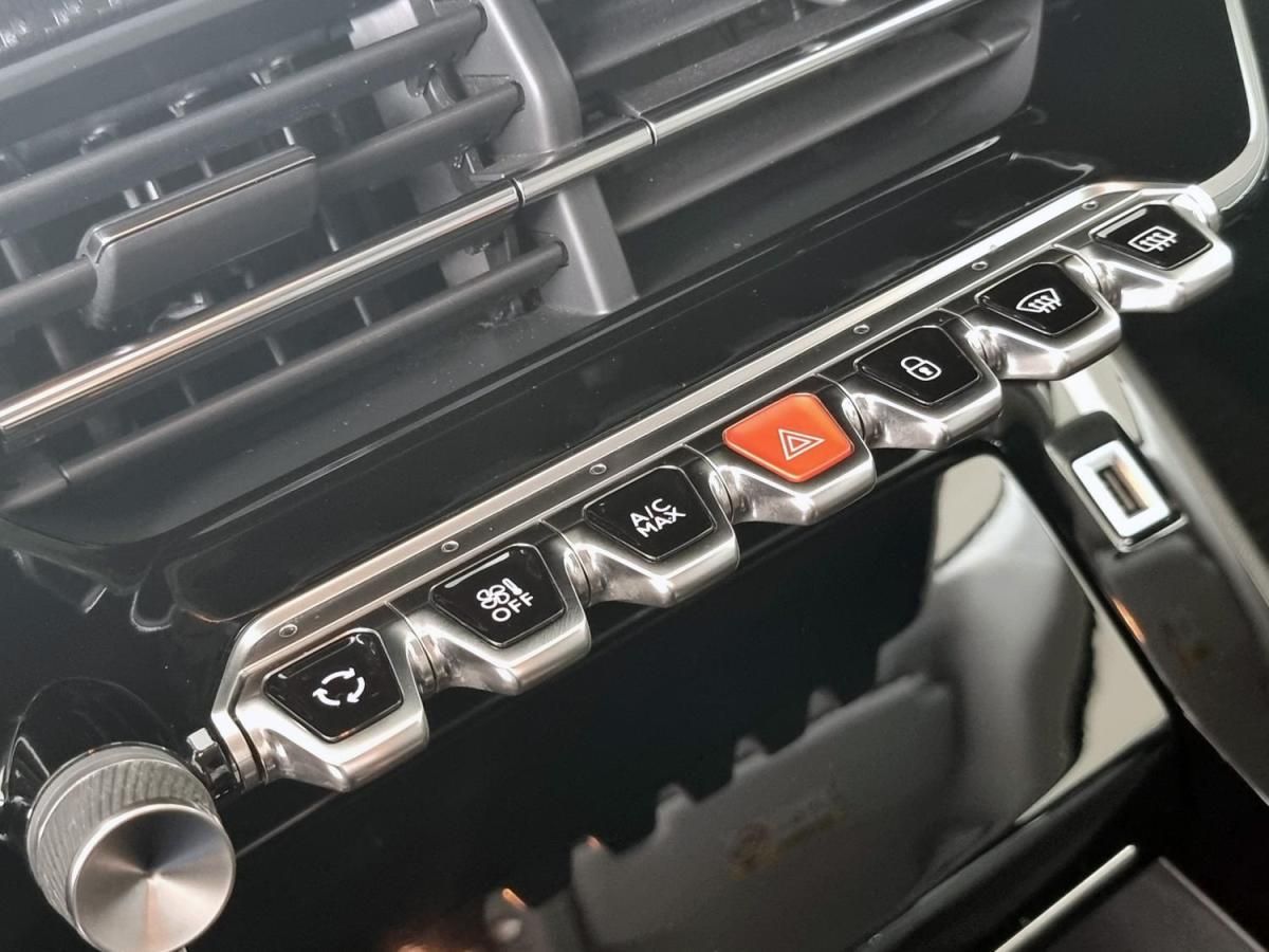 peugeot-208-2021-gasolina-1199cc