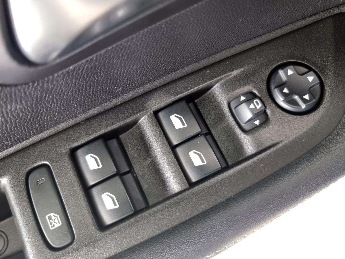 peugeot-208-2021-gasolina-1199cc