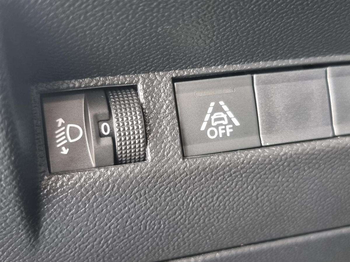 peugeot-208-2021-gasolina-1199cc
