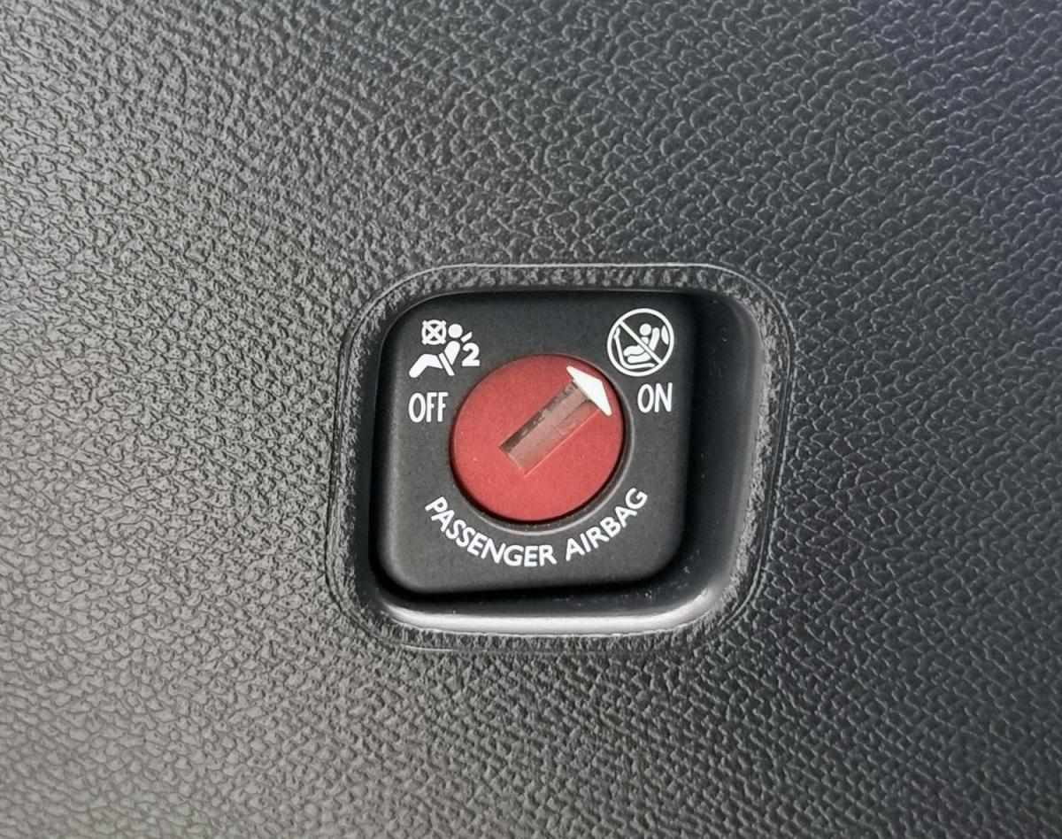 peugeot-208-2021-gasolina-1199cc