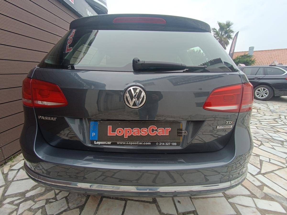 volkswagen-passat-variant-2011-diesel-1598cc
