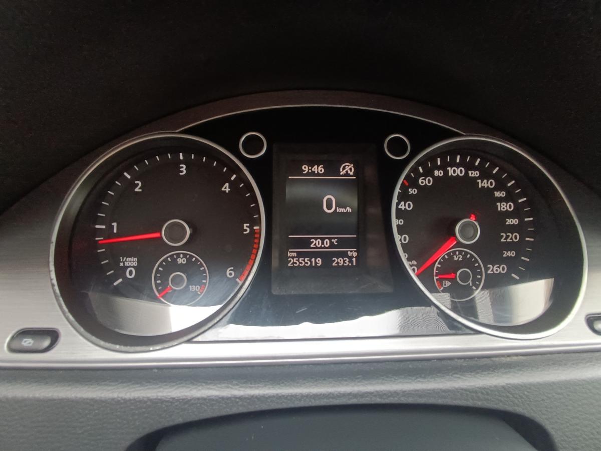 volkswagen-passat-variant-2011-diesel-1598cc
