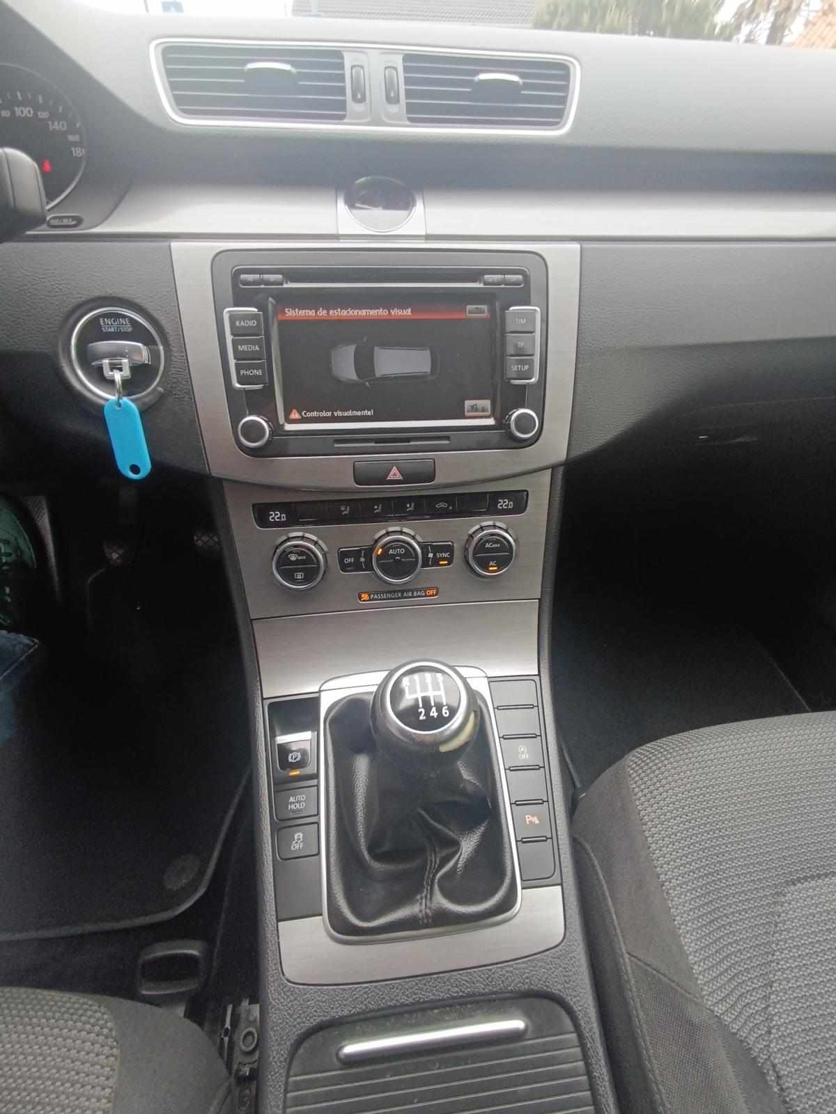 volkswagen-passat-variant-2011-diesel-1598cc