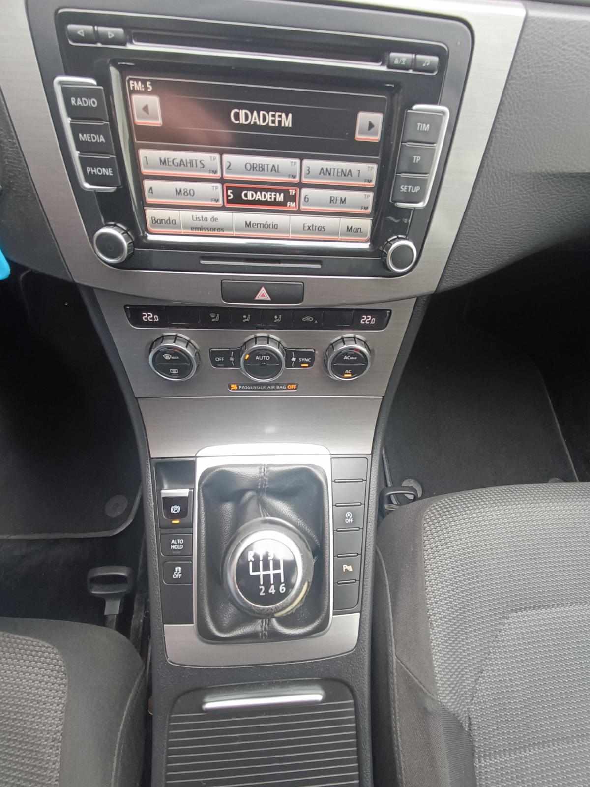 volkswagen-passat-variant-2011-diesel-1598cc