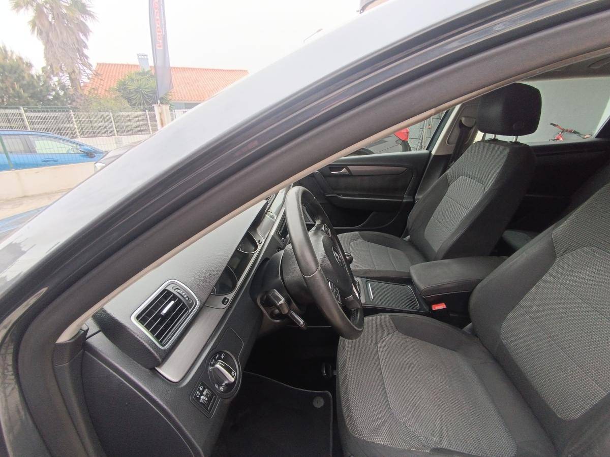 volkswagen-passat-variant-2011-diesel-1598cc