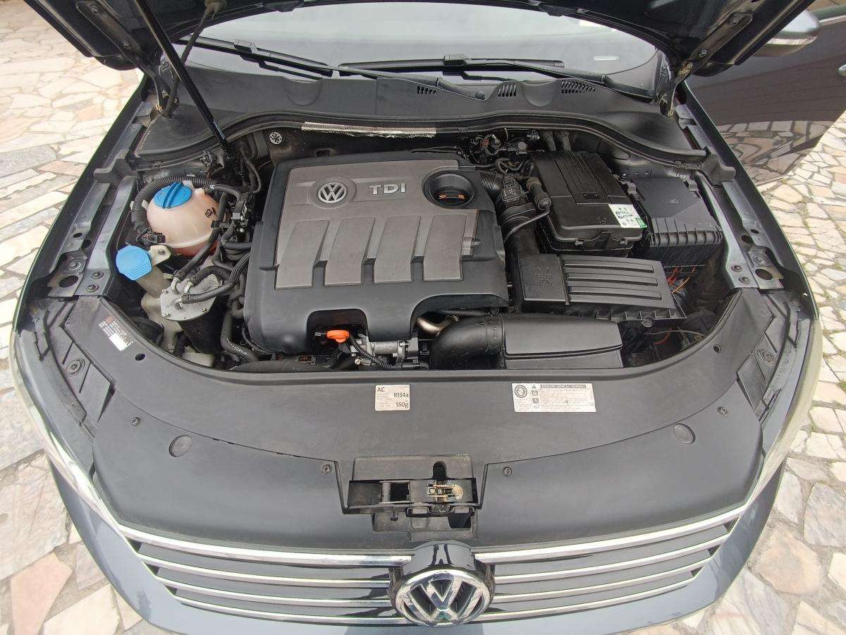volkswagen-passat-variant-2011-diesel-1598cc