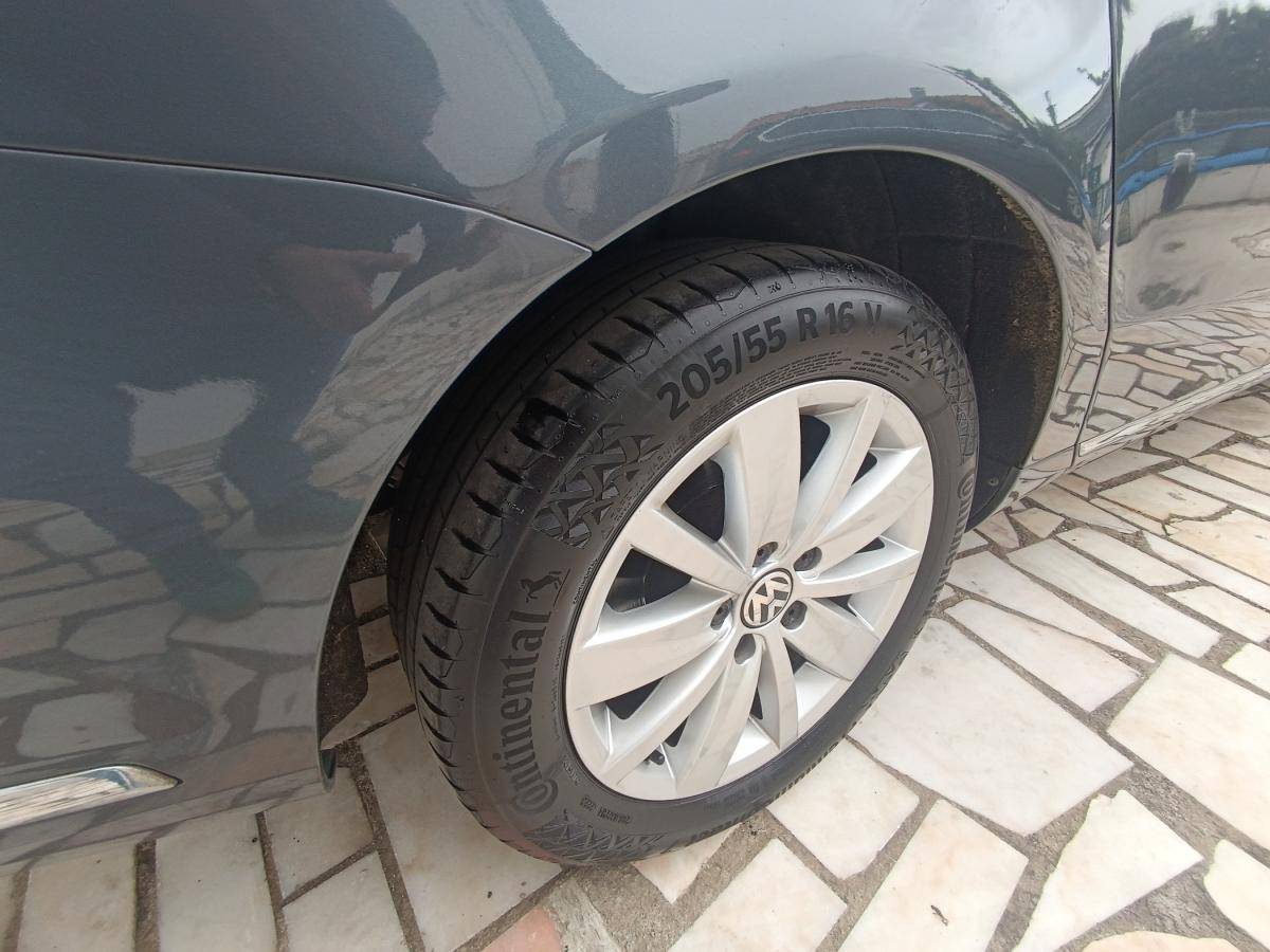 volkswagen-passat-variant-2011-diesel-1598cc
