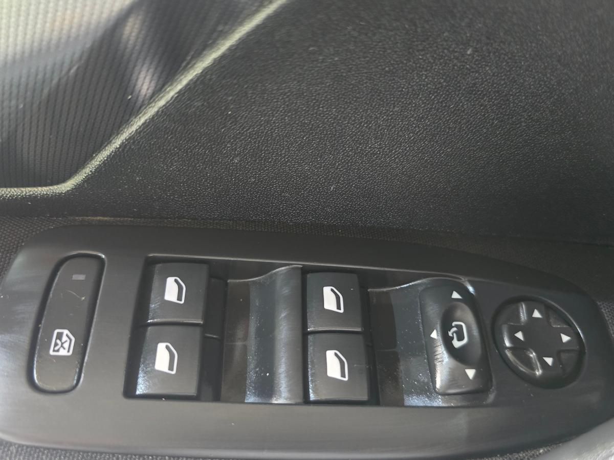 peugeot-2008-2016-gasolina-1199cc