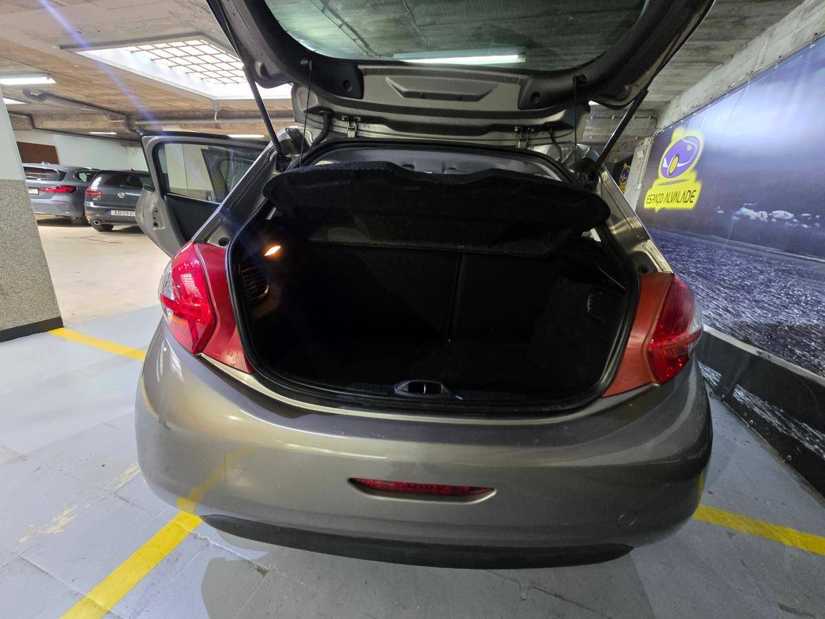 peugeot-208-2012-gasolina-1199cc