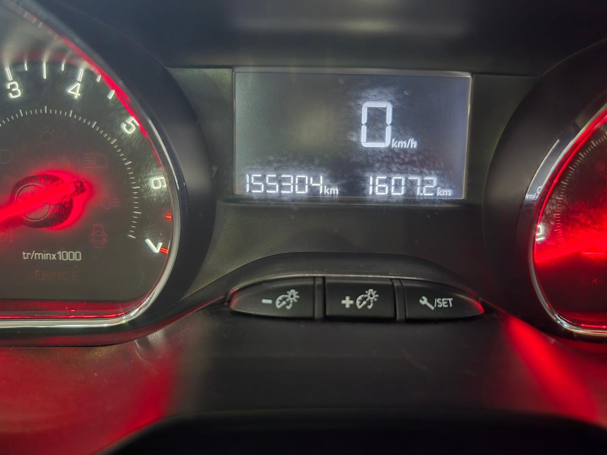 peugeot-208-2012-gasolina-1199cc