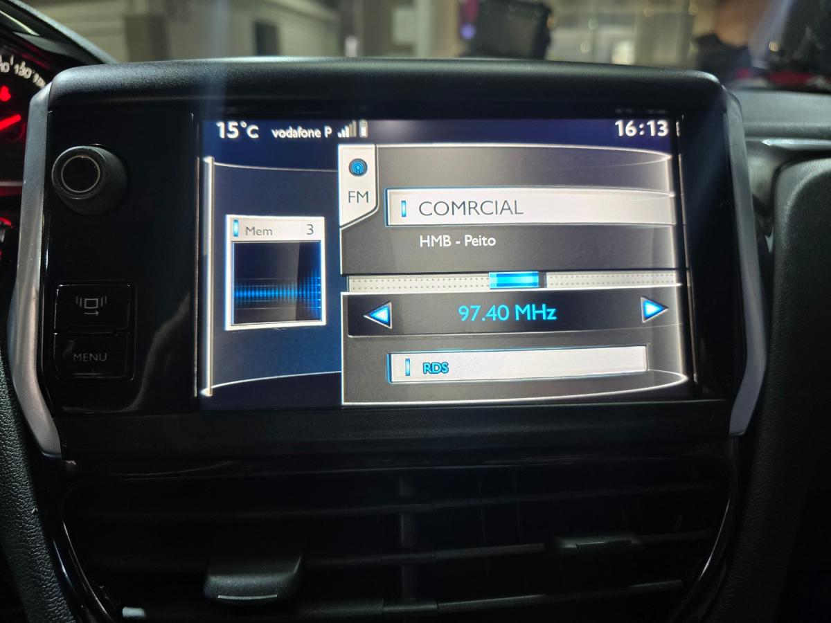 peugeot-208-2012-gasolina-1199cc