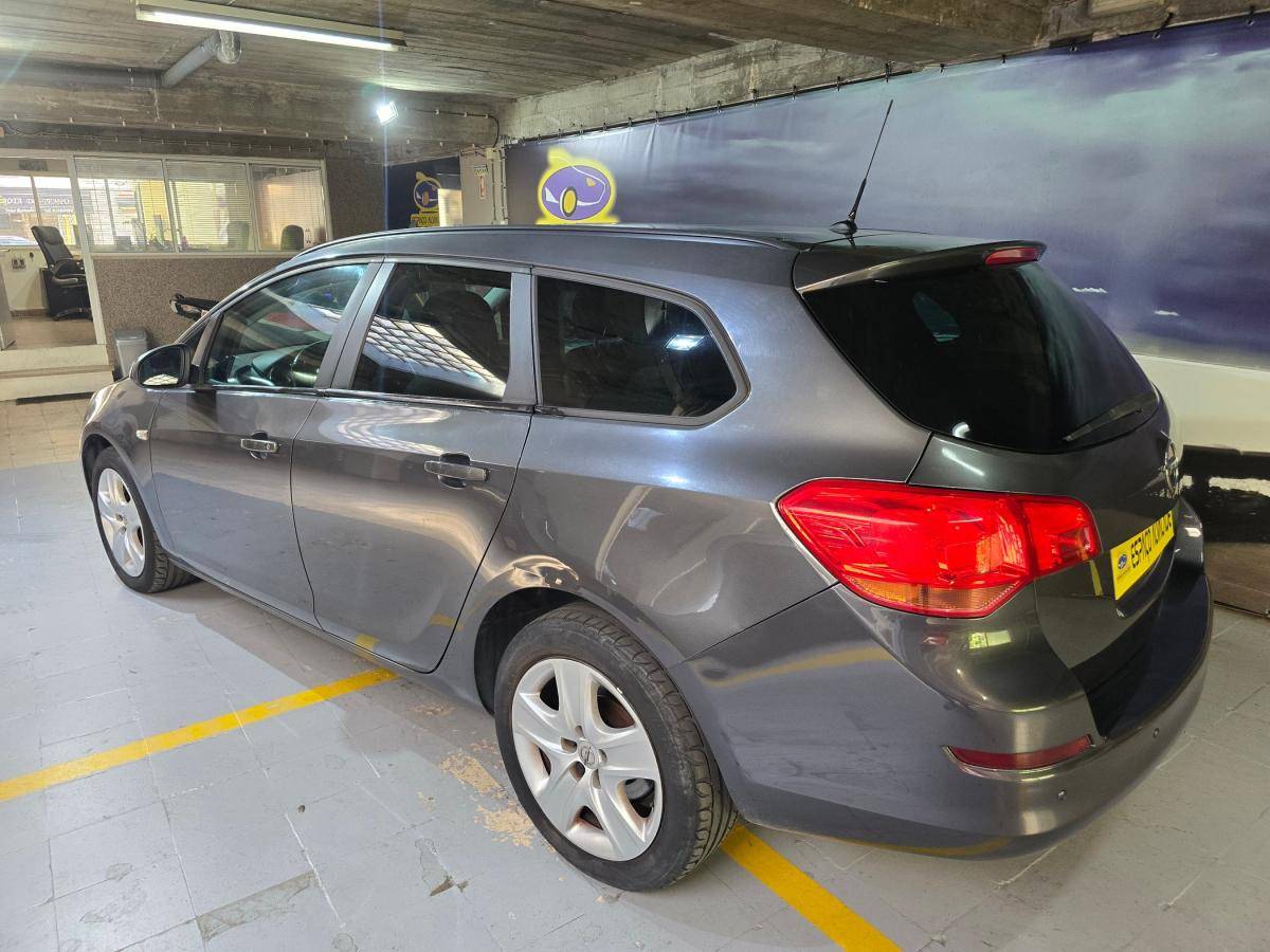 opel-astra-sport-tourer-2011-diesel-1686cc