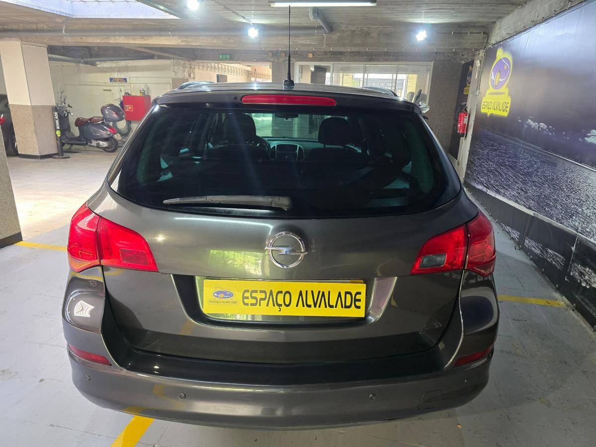 opel-astra-sport-tourer-2011-diesel-1686cc