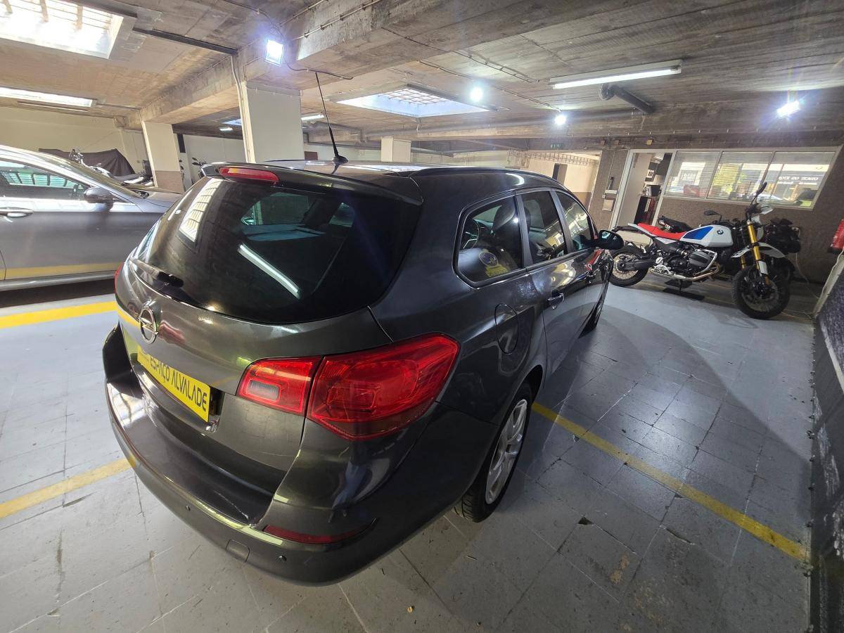 opel-astra-sport-tourer-2011-diesel-1686cc
