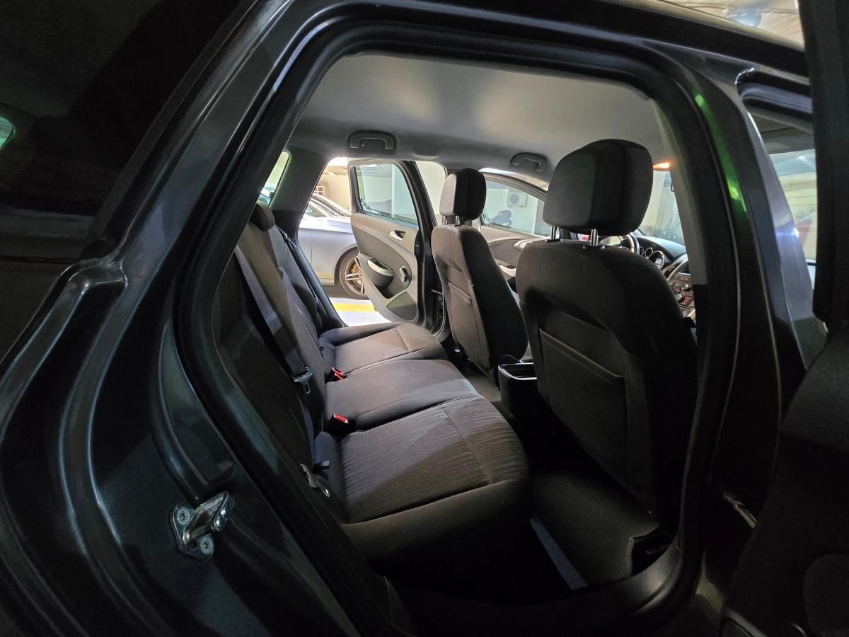 opel-astra-sport-tourer-2011-diesel-1686cc