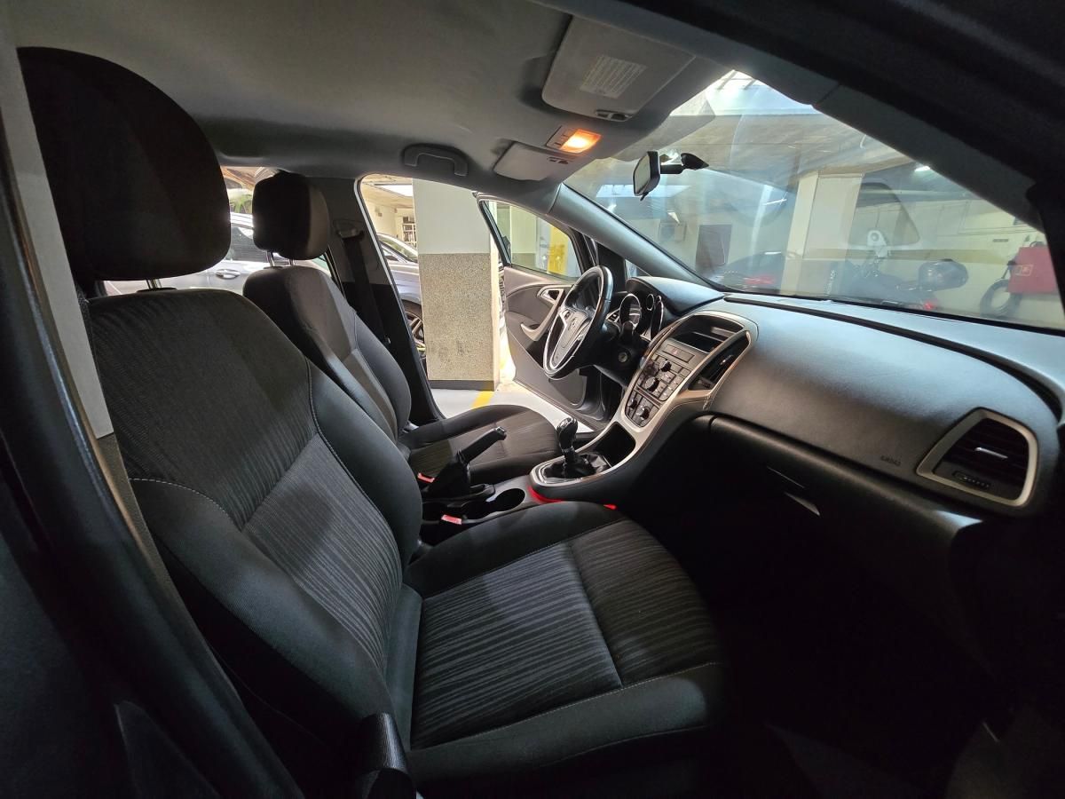 opel-astra-sport-tourer-2011-diesel-1686cc