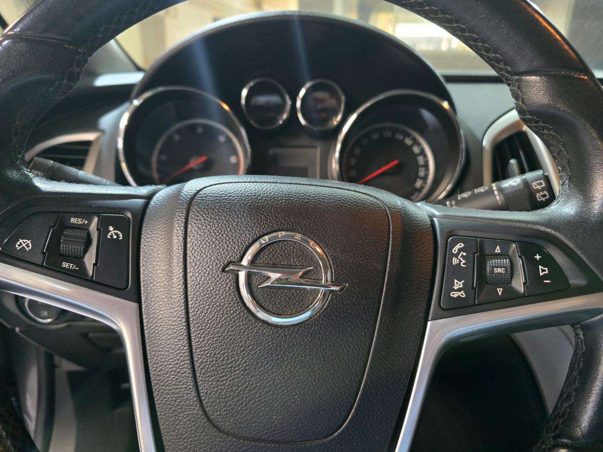 opel-astra-sport-tourer-2011-diesel-1686cc