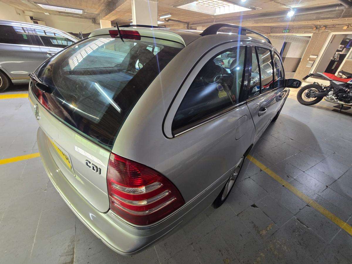 mercedes-benz-classe-c-2004-diesel-2685cc