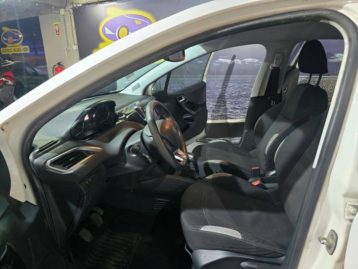 peugeot-208-2014-gasolina-1199cc