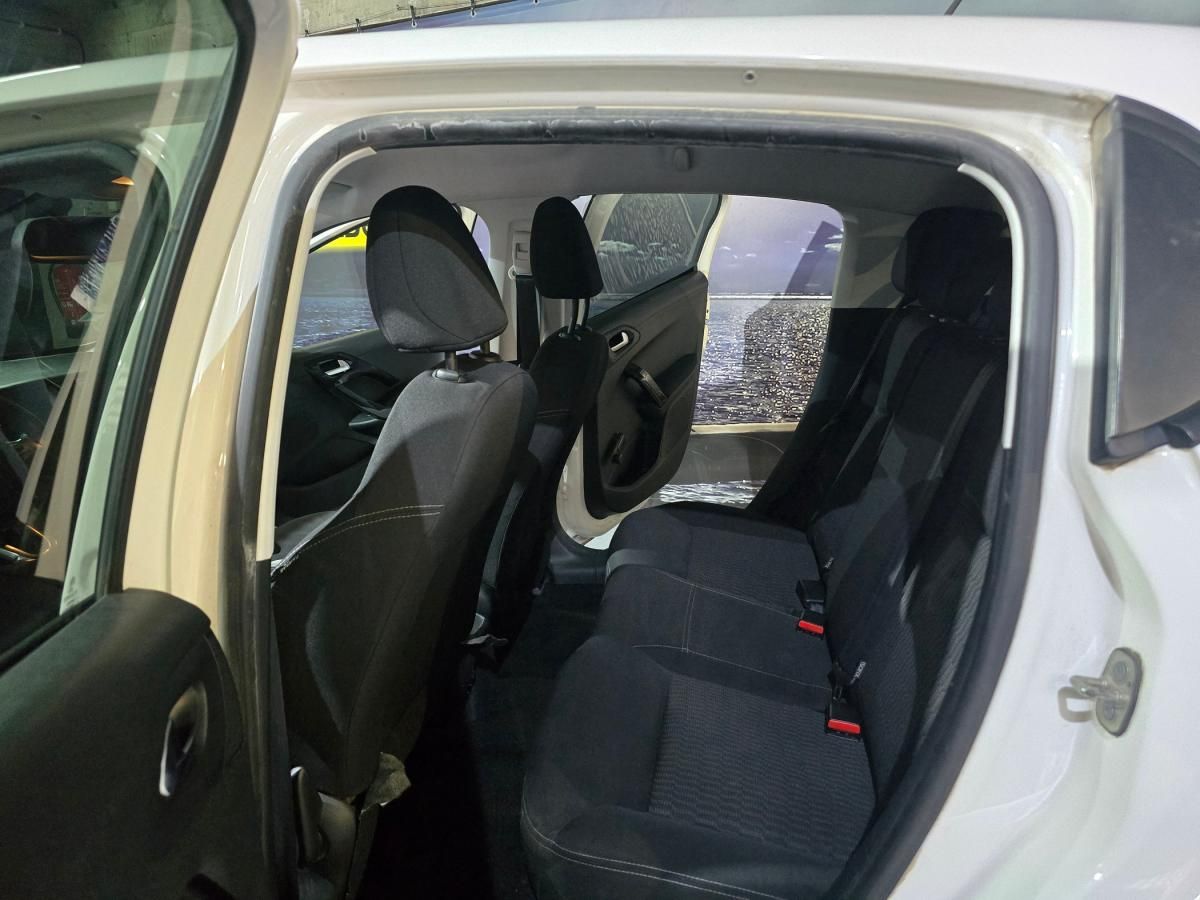 peugeot-208-2014-gasolina-1199cc