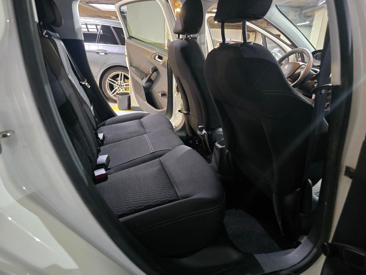 peugeot-208-2014-gasolina-1199cc