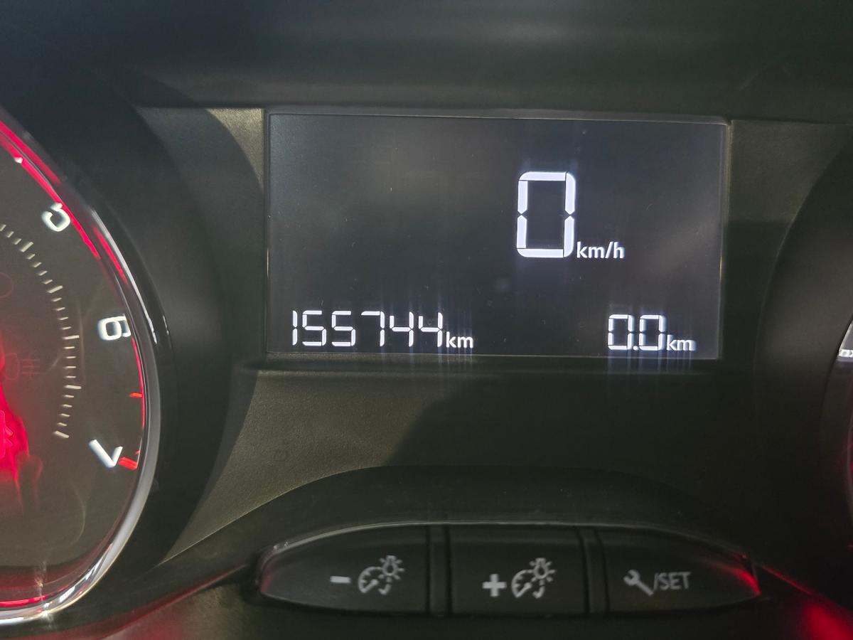 peugeot-208-2014-gasolina-1199cc