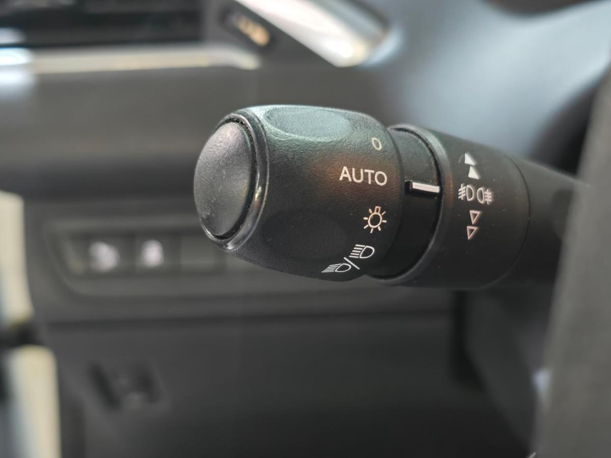 peugeot-208-2014-gasolina-1199cc