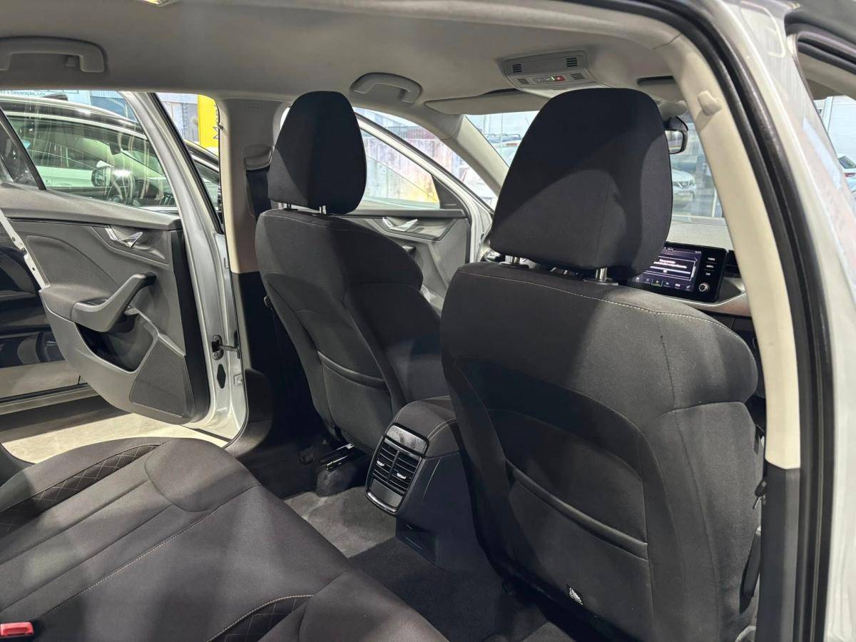 skoda-scala-2023-gasolina-999cc
