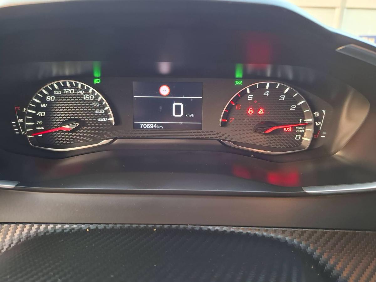 peugeot-2008-2022-gasolina-1199cc