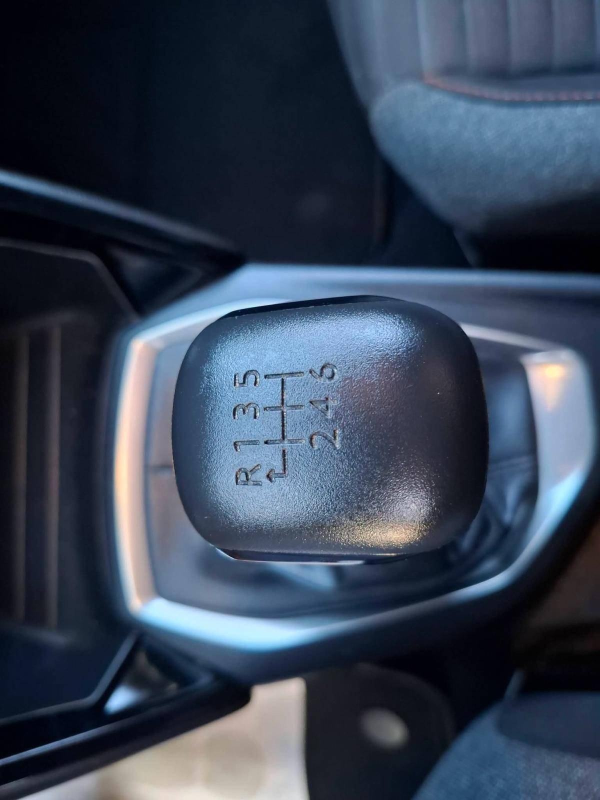 peugeot-2008-2022-gasolina-1199cc