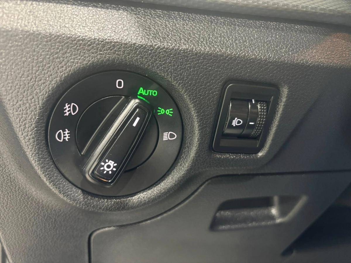 skoda-scala-2023-gasolina-999cc