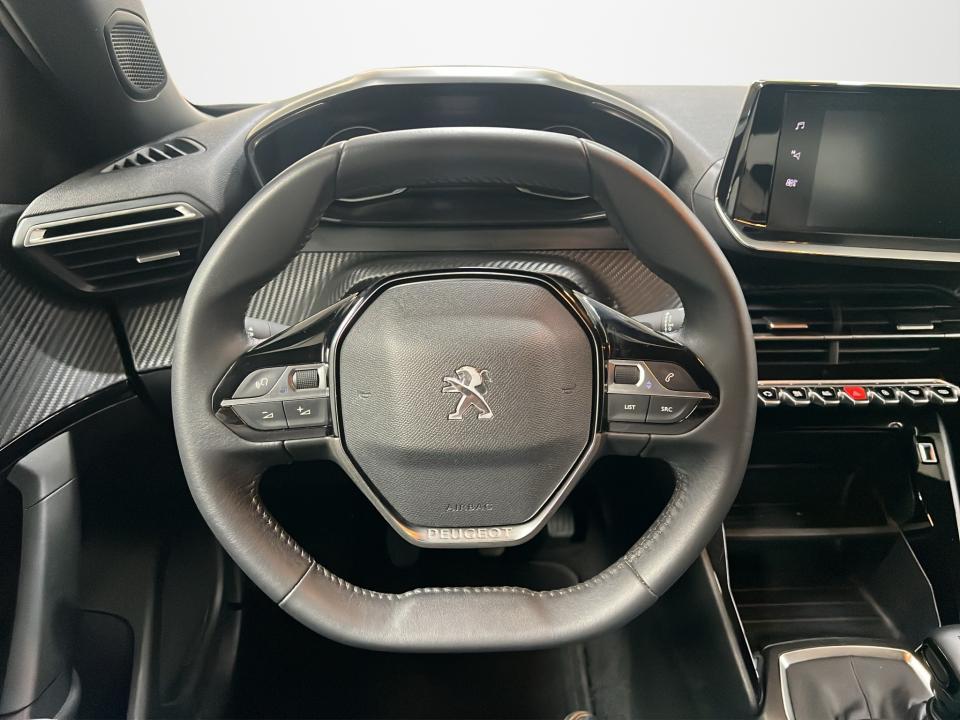 peugeot-2008-2023-gasolina-1199cc