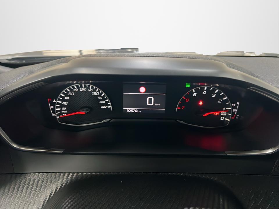 peugeot-2008-2023-gasolina-1199cc